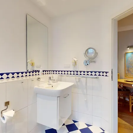 Direkt Am Mit Meerblick Und Suedbalkon, Freia 27, Binz