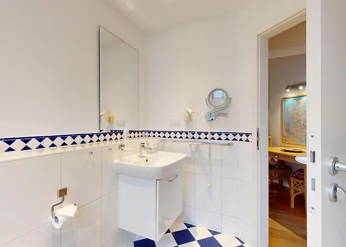 Direkt Am Mit Meerblick Und Suedbalkon, Freia 27, Binz